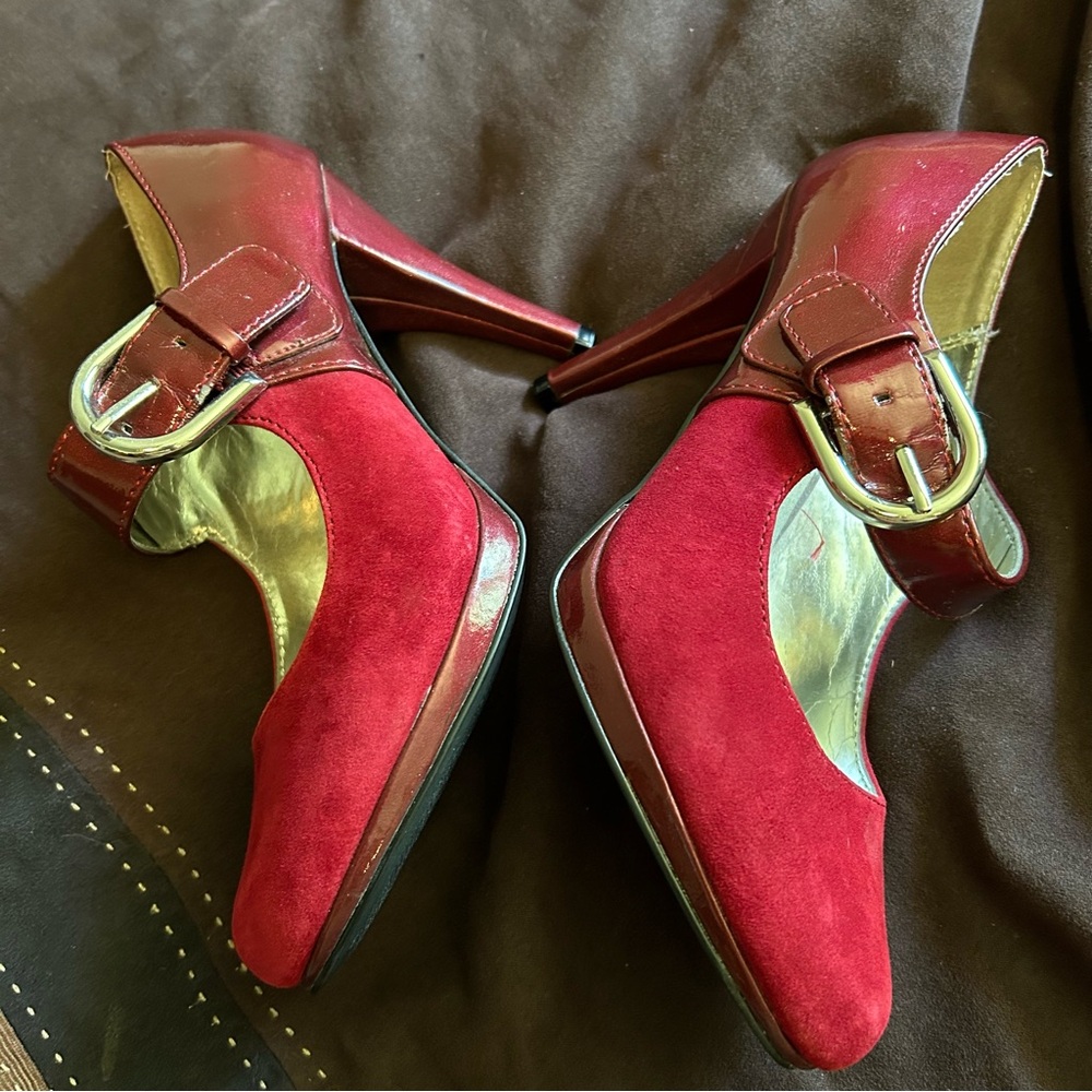 Burgundy patent and brushed high heeled Mary Jane’s ❤️
